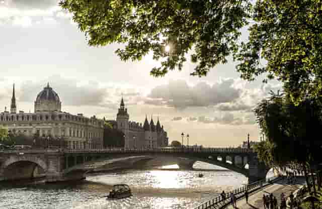 时尚穿搭技巧百科题(女装穿搭技巧时尚)